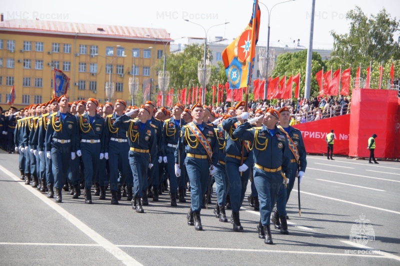Парадный расчет Волжского спасательного центра принял участие в военном параде Победы