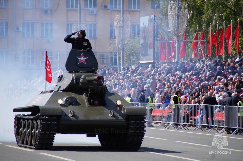 Парадный расчет Волжского спасательного центра принял участие в военном параде Победы