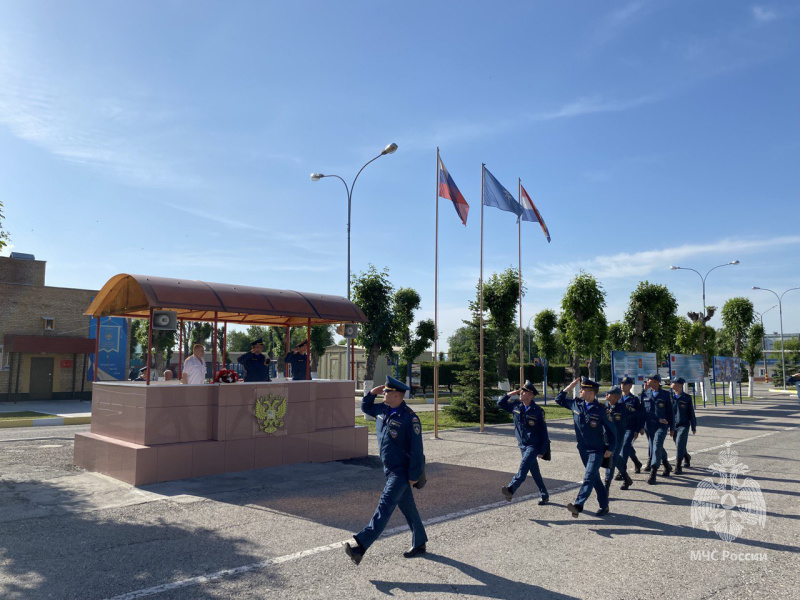 Поздравление ветерана спасательного центра с 70-летием