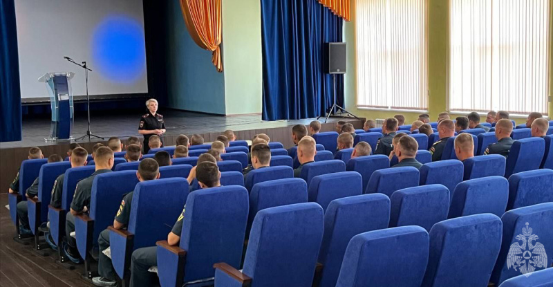 Занятие с личным составом водителей спасательного центра