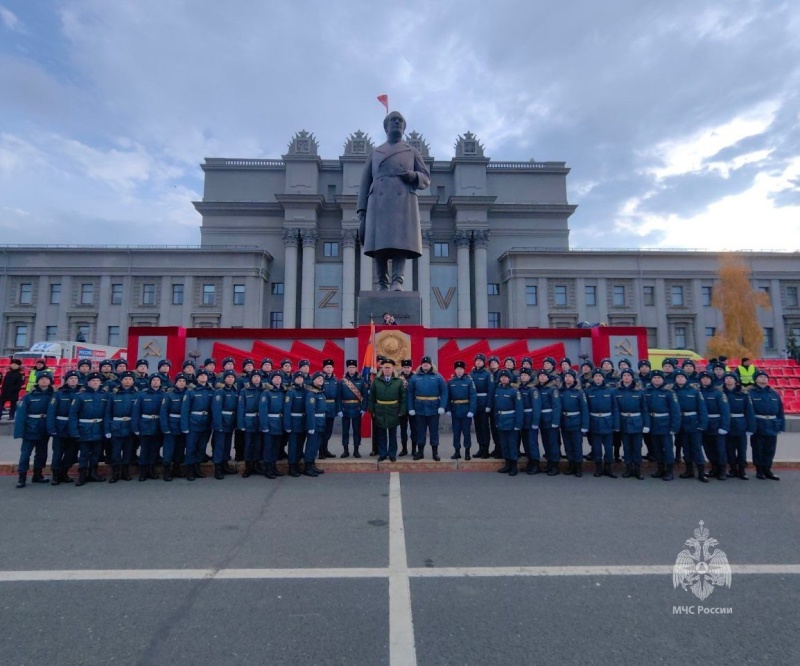 Военнослужащие ФГКУ «Волжский спасательный центр МЧС России» приняли участие в Параде Памяти 7 ноября!
