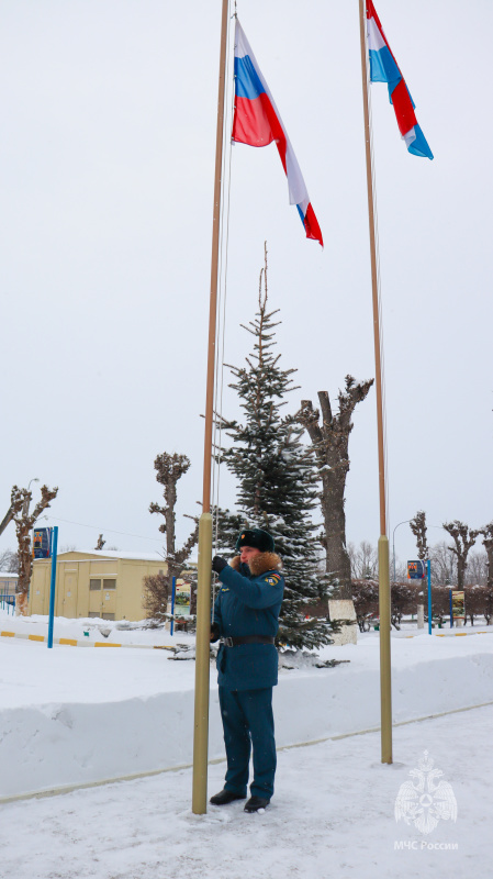 Молодое пополнение Волжский СЦ МЧС России приведено к военной присяге