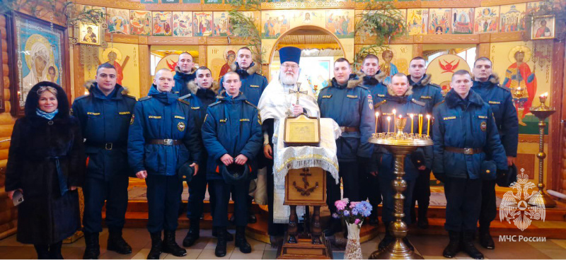 Военнослужащие ФГКУ «Волжский СЦ МЧС России» приняли участие в богослужении праздника Крещение Господне