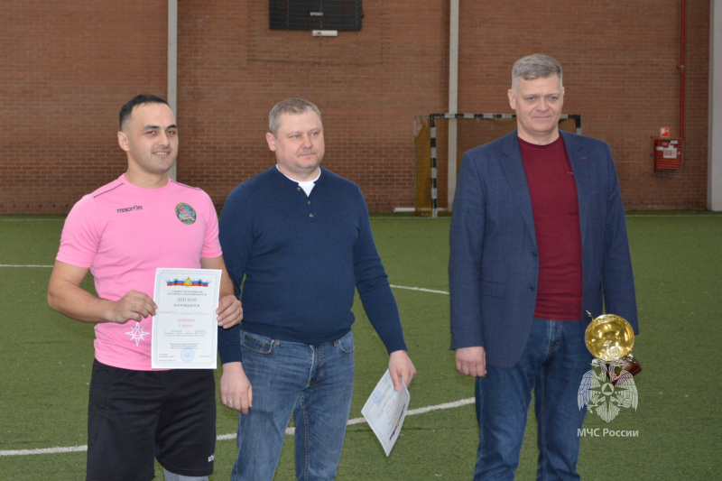 Футбольная команда Волжского спасательного центра заняла 1 место в соревнованиях по мини-футболу