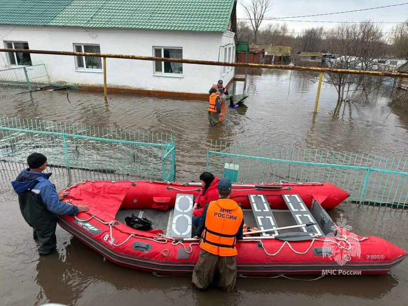 Группировки спасательного центра выполняют задачи на подтопленных территориях Самарской и Оренбургской областей