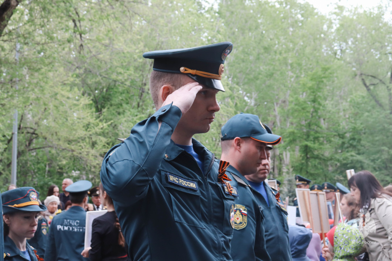 Военнослужащие Волжского спасательного центра приняли участие в торжественной церемонии возложении цветов к памятнику «Защитника Отечества»