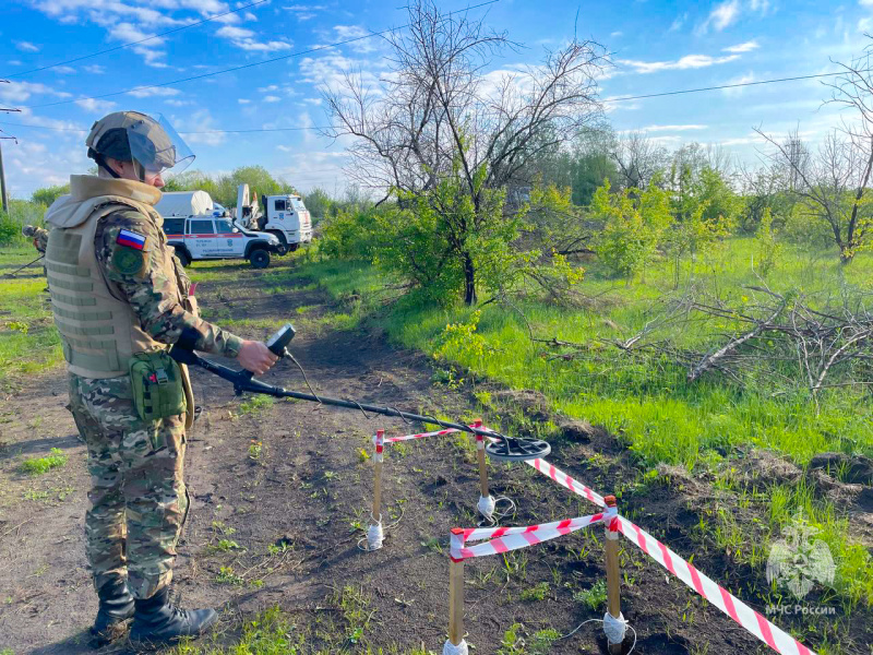 Пиротехники Спасательного центра приступили к выполнению задач в Луганской области