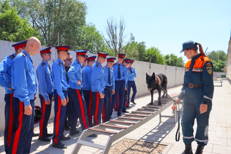 Кадеты Луганского кадетского корпуса им. маршала авиации Александра Ефимова  посетили Волжский спасательный центр