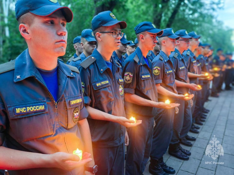 Военнослужащие центра почтили память героев павших в Великой Отечественной войне