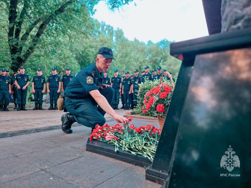 Военнослужащие центра почтили память героев павших в Великой Отечественной войне