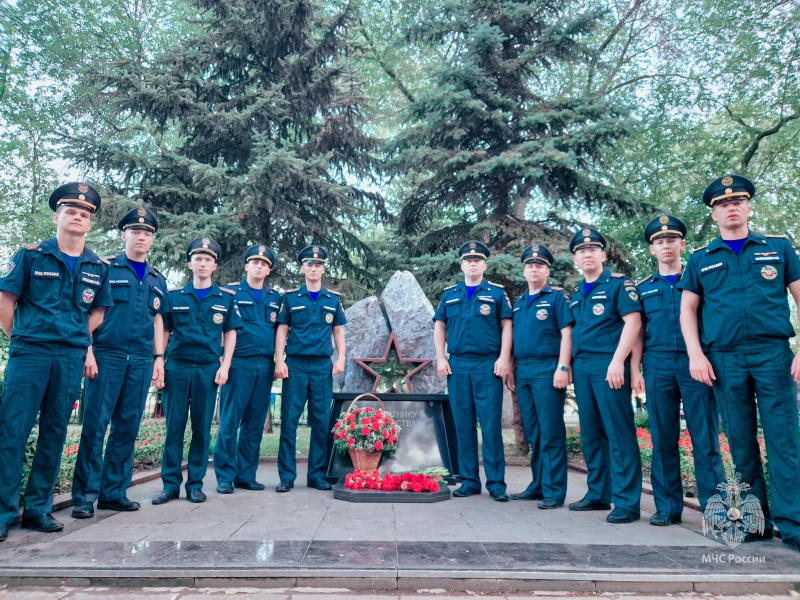 Военнослужащие центра почтили память героев павших в Великой Отечественной войне