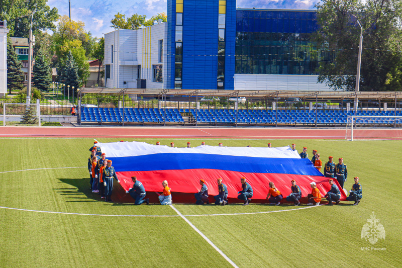 ФГКУ «Волжский СЦ МЧС России» отмечает День государственного флага Российской Федерации