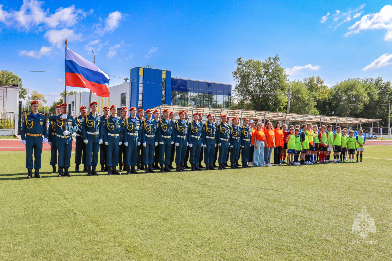 ФГКУ «Волжский СЦ МЧС России» отмечает День государственного флага Российской Федерации