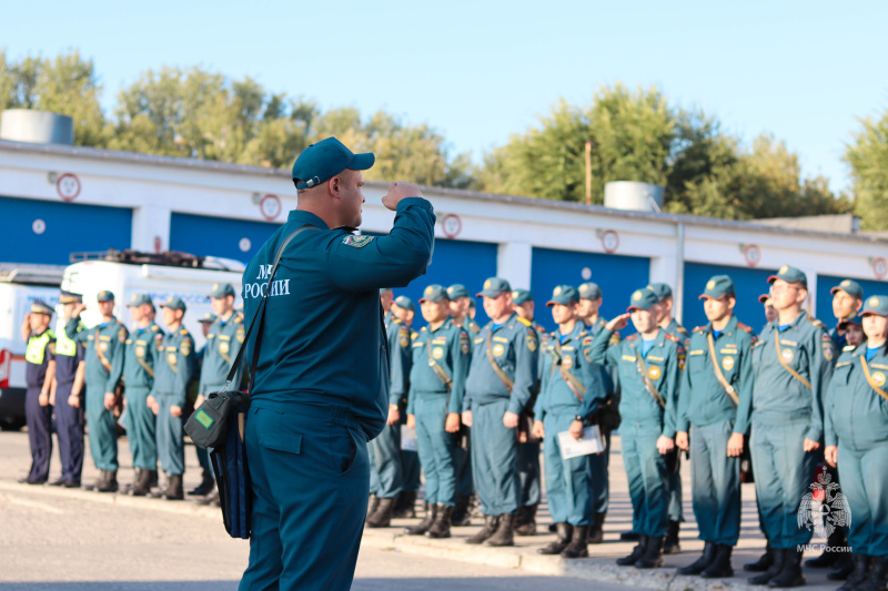 Убытие военнослужащих Волжского спасательного центра в полевой выход