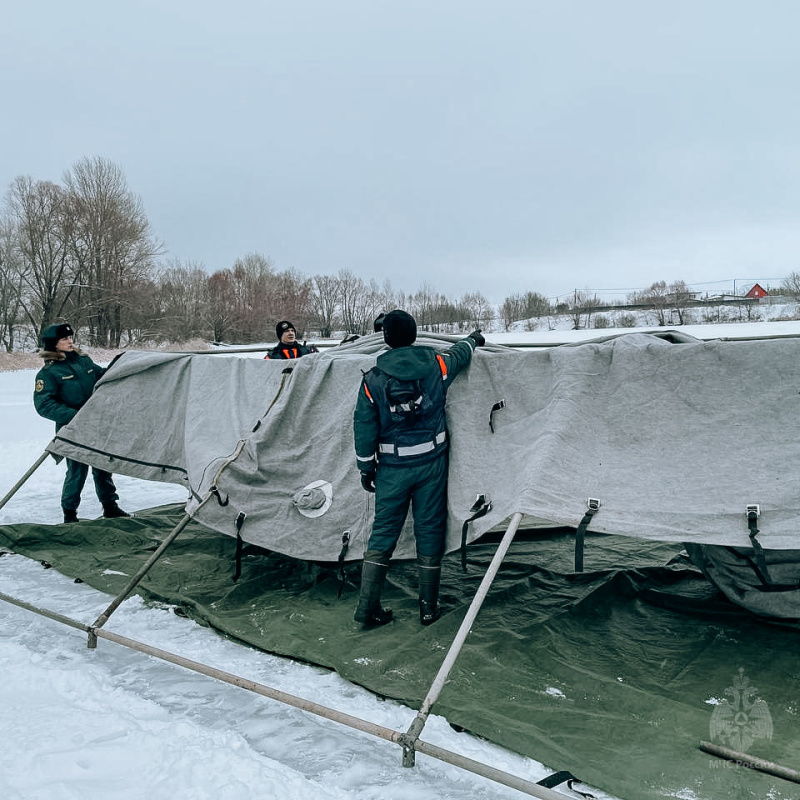 Волжский спасательный центр обеспечивает безопасность крещенских купаний