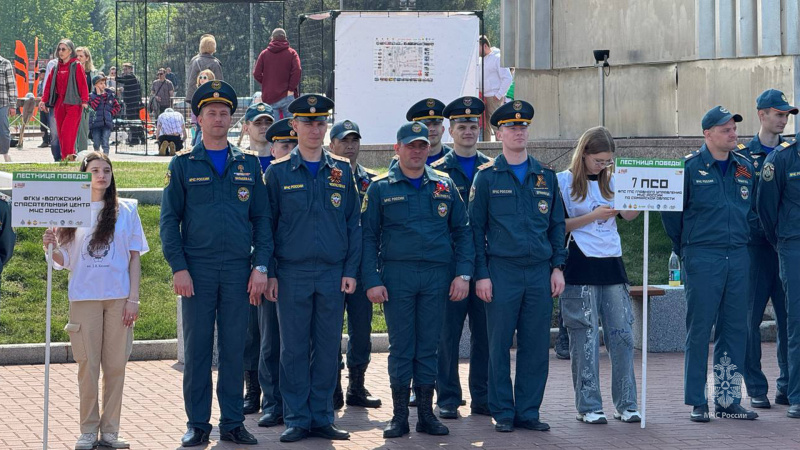 Военнослужащие спасательного центра приняли участие в лестнице Победы!