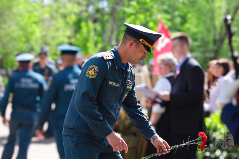 Военнослужащие центра приняли участие в торжественной церемонии возложении цветов к памятнику «Защитника Отечества»