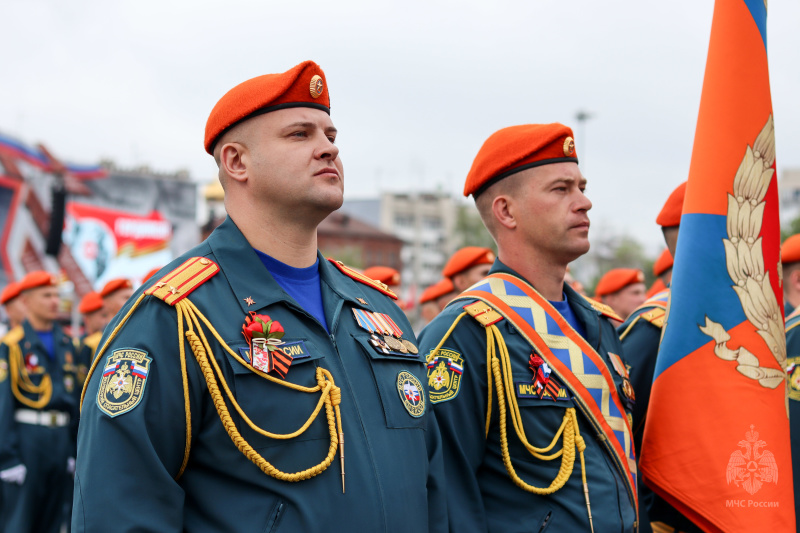 Военнослужащие Волжского спасательного центра МЧС России приняли участие в Параде Победы на центральной площади имени  В. В. Куйбышева города Самары
