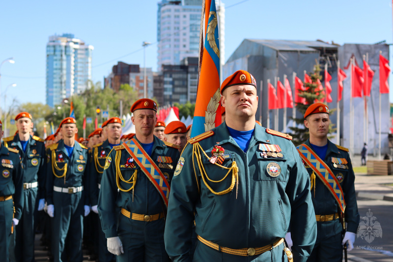 Военнослужащие Волжского спасательного центра МЧС России приняли участие в Параде Победы на центральной площади имени  В. В. Куйбышева города Самары