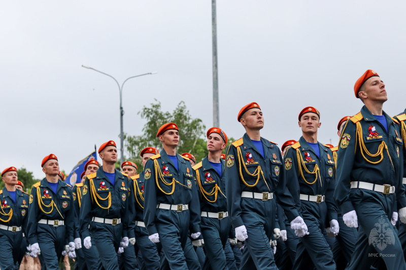 Военнослужащие Волжского спасательного центра МЧС России приняли участие в Параде Победы на центральной площади имени  В. В. Куйбышева города Самары