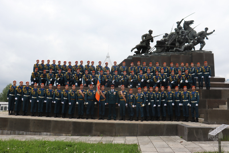 Военнослужащие Волжского спасательного центра МЧС России приняли участие в Параде Победы на центральной площади имени  В. В. Куйбышева города Самары