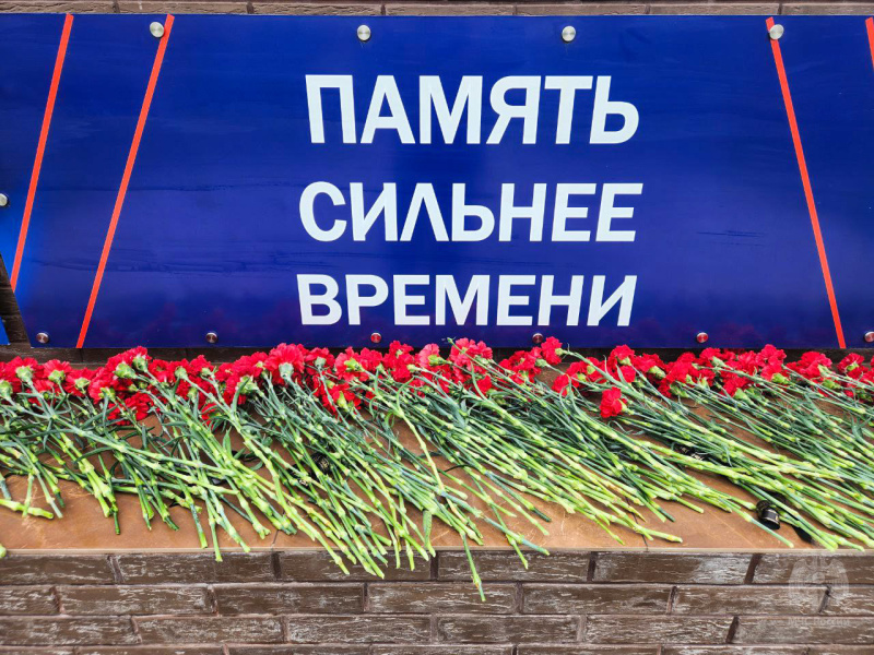 Военнослужащие центра приняли участие в церемонии возложения цветов