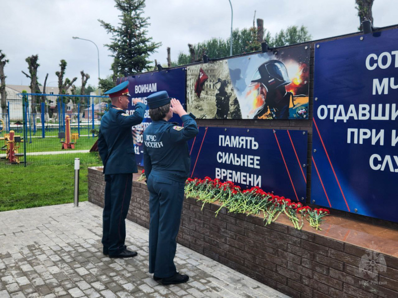 Военнослужащие центра приняли участие в церемонии возложения цветов