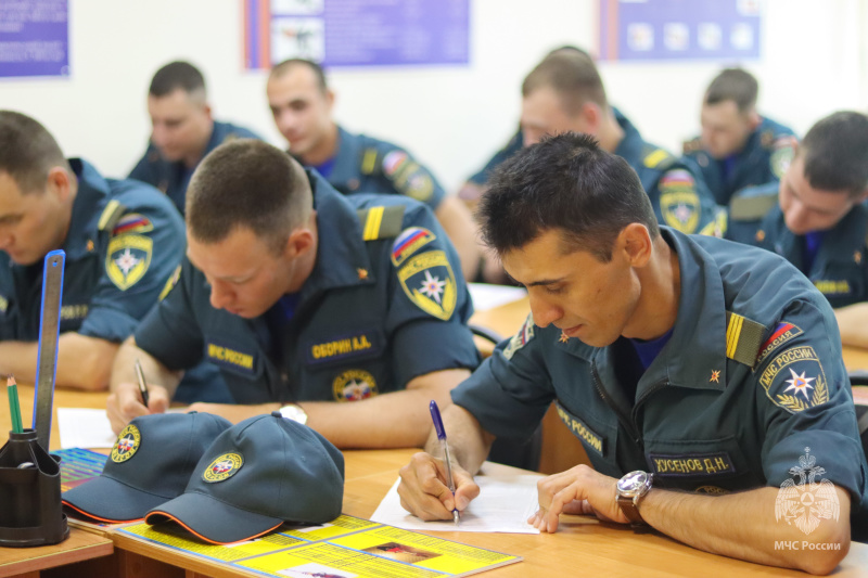 В Волжском спасательном центре прошел первый день испытаний военнослужащих на присвоение классной квалификации!