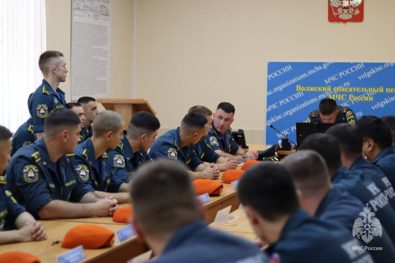 Курсанты Академии гражданской защиты МЧС России проходят практику  в Волжском спасательном центре