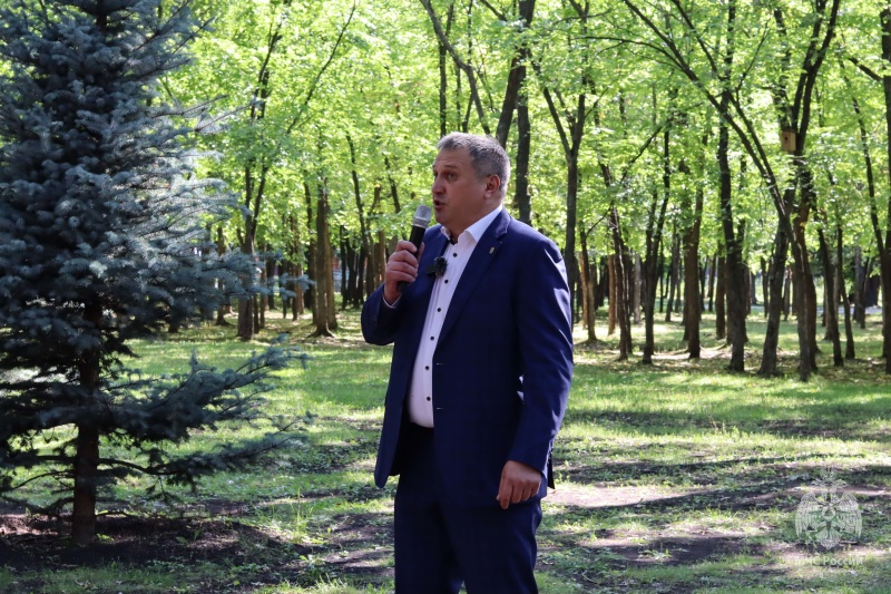 Военнослужащие Волжского спасательного центра приняли участие в торжественной церемонии поднятия флага Российской Федерации