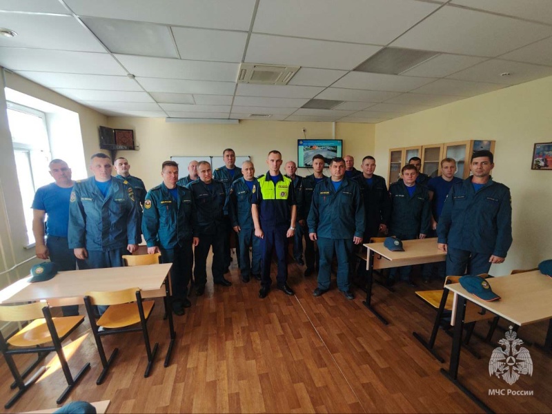 Военная автоинспекция Волжского спасательного центра провела занятия по безопасности дорожного движения