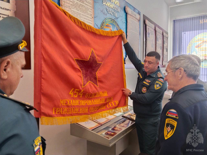 Председатель Поволжского Совета ветеранов пожарных и спасателей прибыл в Волжский спасательный центр с рабочим визитом