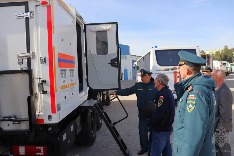 Председатель Поволжского Совета ветеранов пожарных и спасателей прибыл в Волжский спасательный центр с рабочим визитом