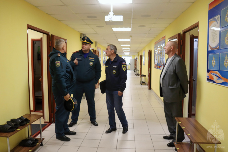 Председатель Поволжского Совета ветеранов пожарных и спасателей прибыл в Волжский спасательный центр с рабочим визитом