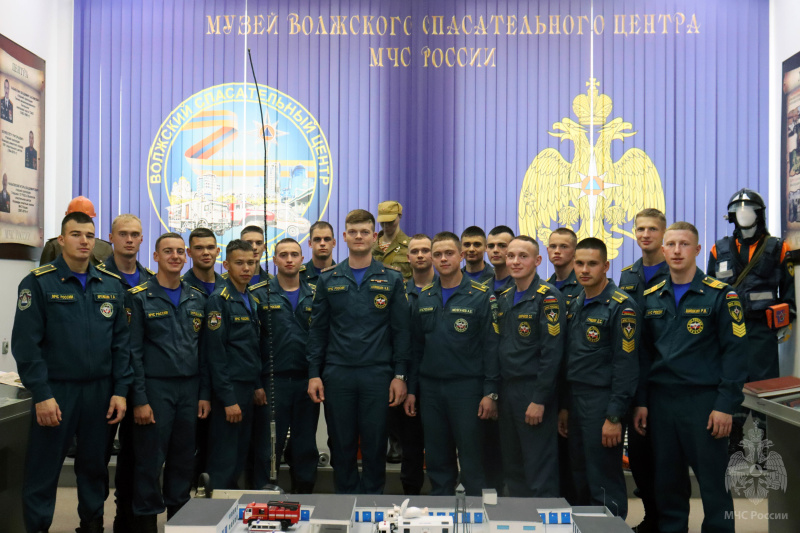 Для прохождения производственной практики курсанты 4 курса командно-инженерного факультета «Академии гражданской защиты МЧС России им. генерал-лейтенанта Д.И.Михайлика» прибыли в Волжский спасательный центр