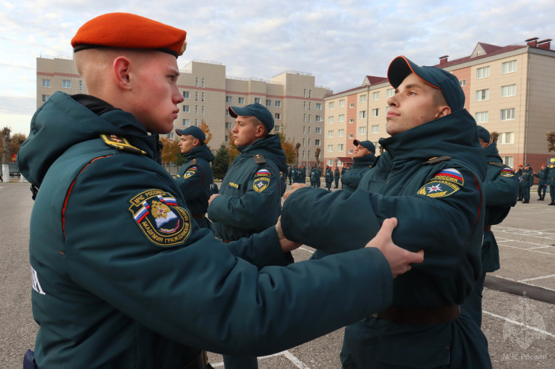 Для прохождения производственной практики курсанты 4 курса командно-инженерного факультета «Академии гражданской защиты МЧС России им. генерал-лейтенанта Д.И.Михайлика» прибыли в Волжский спасательный центр
