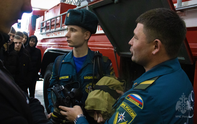 Студенты Новокуйбышевского нефтехимического техникума и гуманитарно-технологического колледжа посетили с экскурсией Волжский спасательный центр
