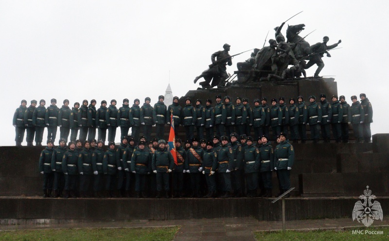 Военнослужащие центра приняли участие в «Параде Памяти» 7 ноября на площади Куйбышева!