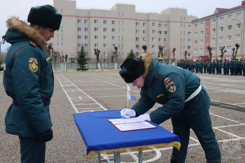 Торжественная церемония принятия Военной присяги прошла в ФГКУ «Волжский СЦ МЧС России»