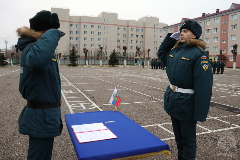 Торжественная церемония принятия Военной присяги прошла в ФГКУ «Волжский СЦ МЧС России»