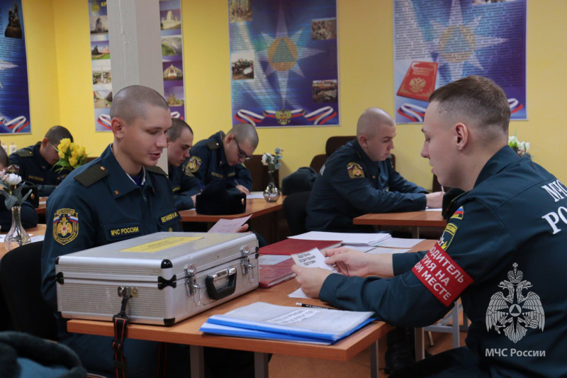 В соответствии с Комплексным планом МЧС России, в Волжском спасательном центре началась плановая итоговая проверка личного состава за летний период обучения 2025 года.