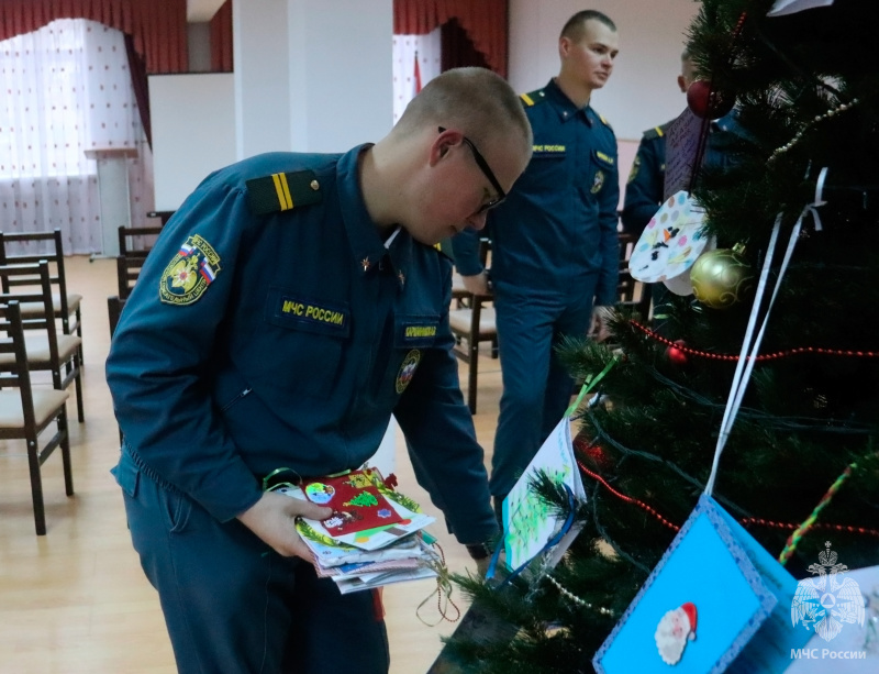 Военнослужащие Центра приняли участие в акции «Ёлка желаний 2025»