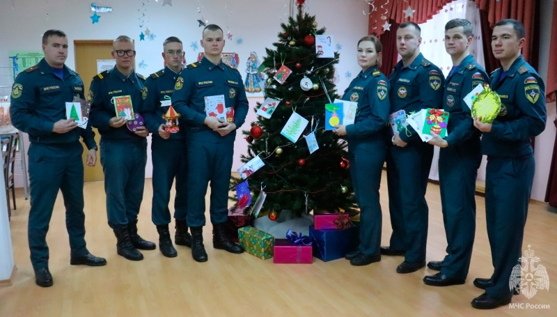 Военнослужащие Центра приняли участие в акции «Ёлка желаний 2025»