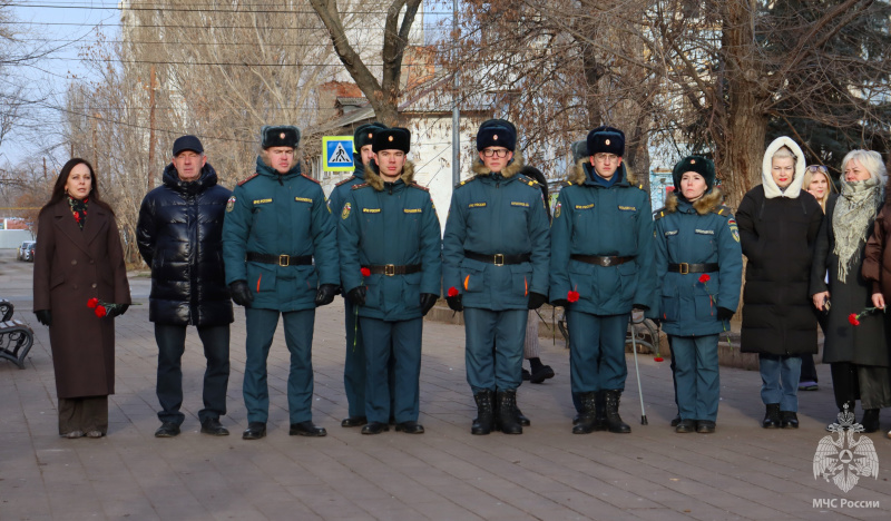 Военнослужащие Центра приняли участие в митинге памяти Героев Отечества