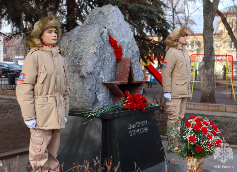 Военнослужащие Центра приняли участие в митинге памяти Героев Отечества