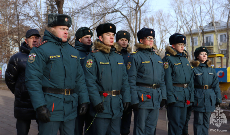 Военнослужащие Центра приняли участие в митинге памяти Героев Отечества