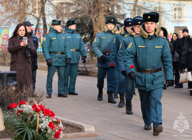 Военнослужащие Центра приняли участие в митинге памяти Героев Отечества