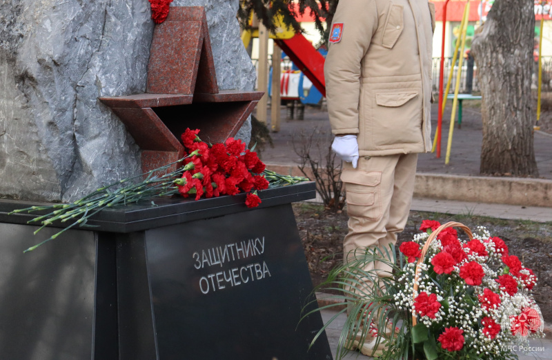 Военнослужащие Центра приняли участие в митинге памяти Героев Отечества