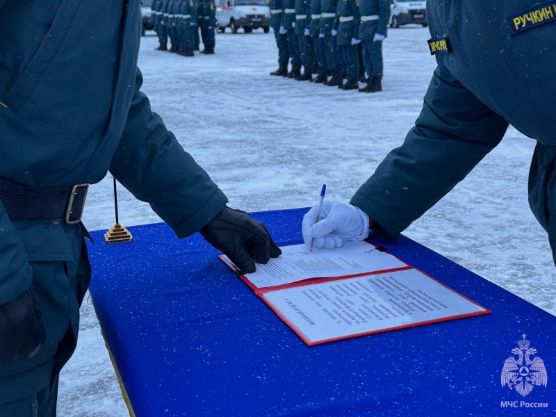 В Волжском спасательном центре прошла торжественная церемония принятия Военной присяги