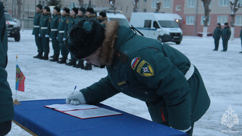 В Волжском спасательном центре прошла торжественная церемония принятия Военной присяги